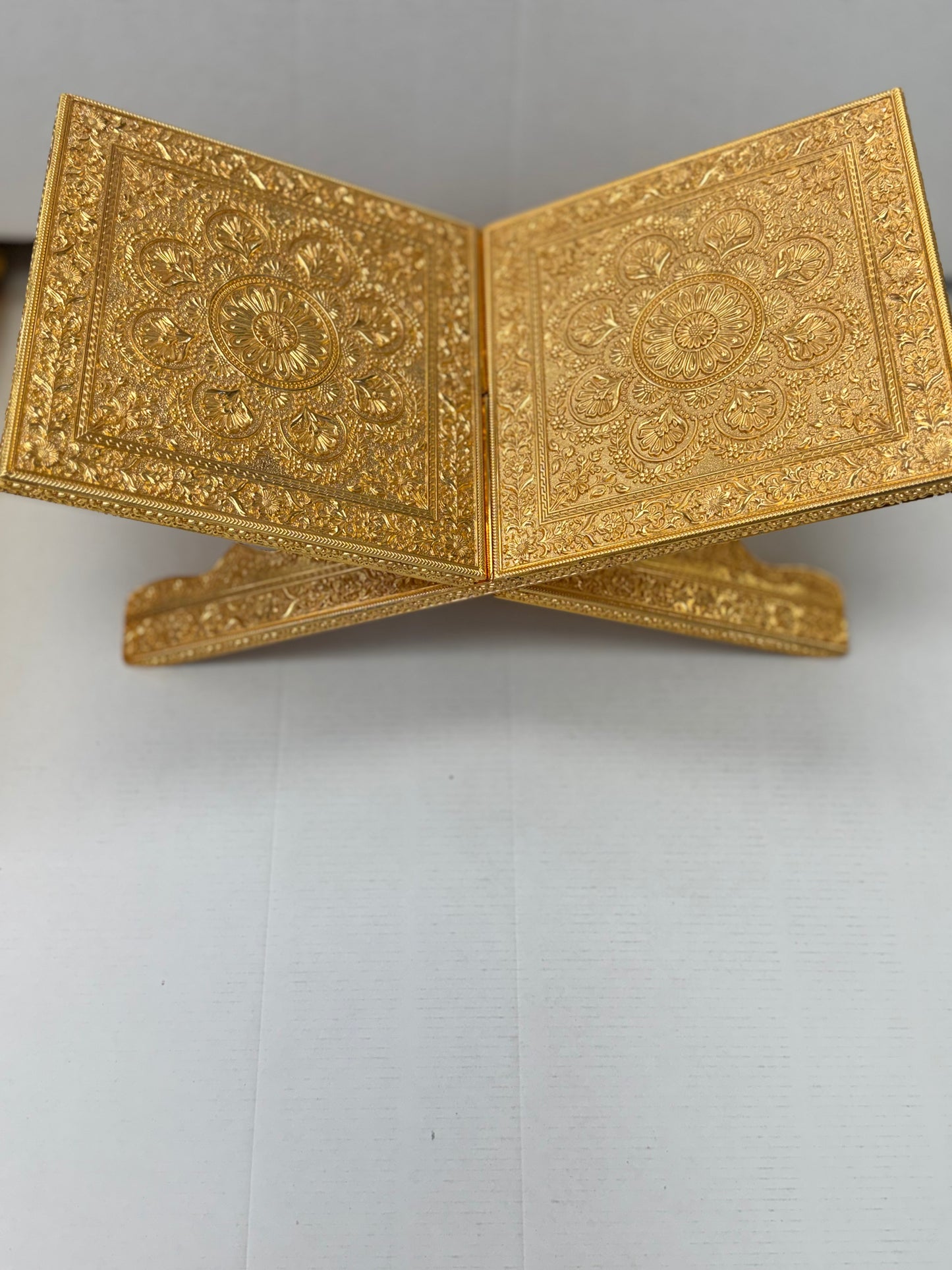Royal Noor Gold Quran Set with Luxury Stand