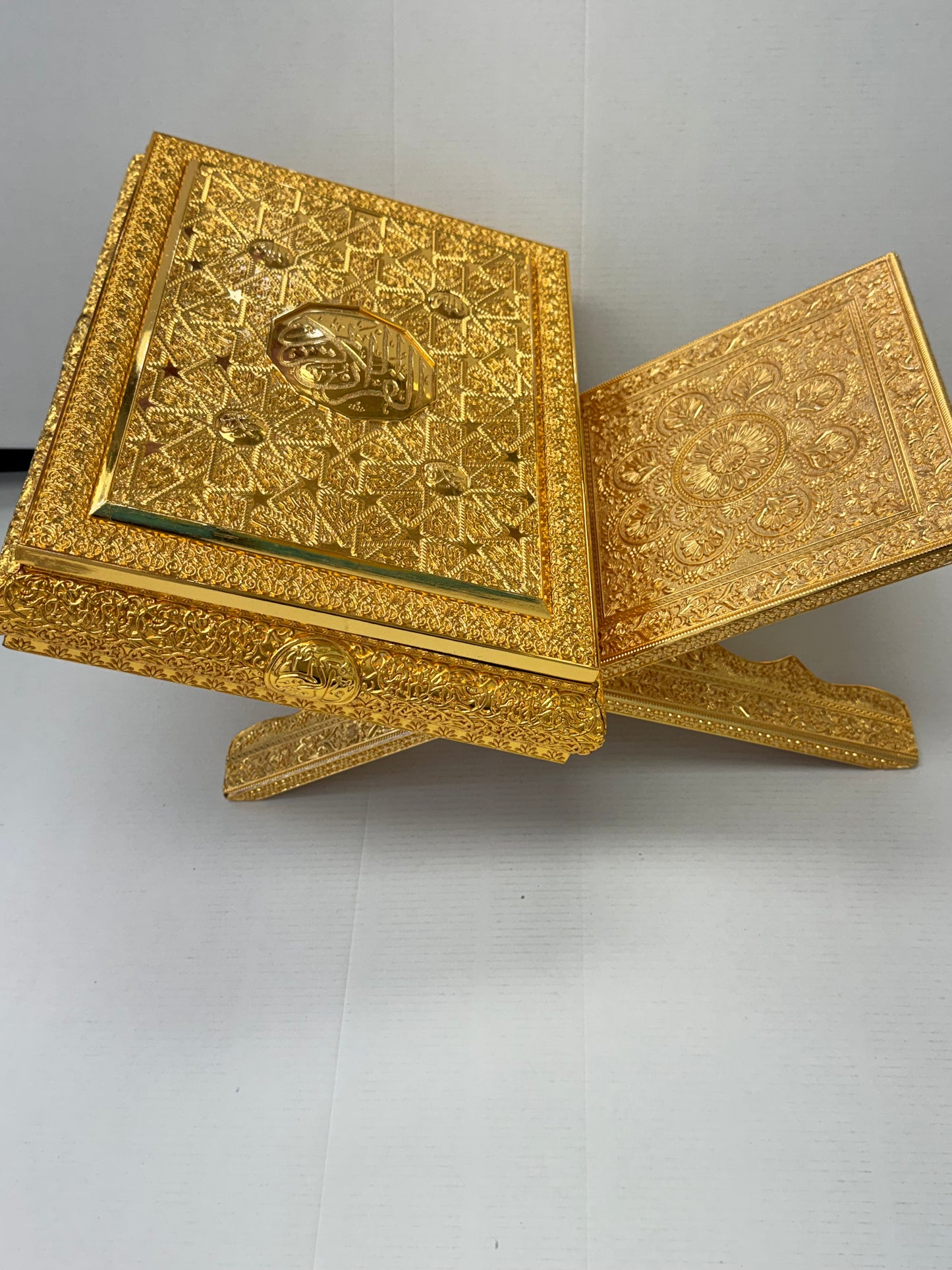 Royal Noor Gold Quran Set with Luxury Stand