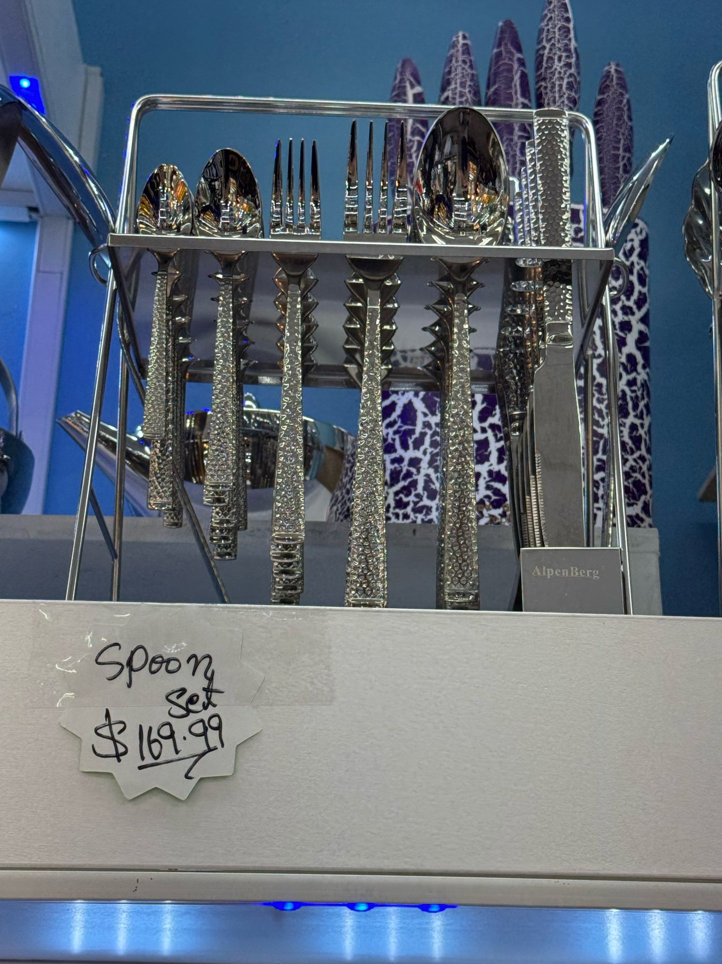 AlpenBerg 24-Piece Silver Flatware Set with Stand – Diamond-Cut Design
